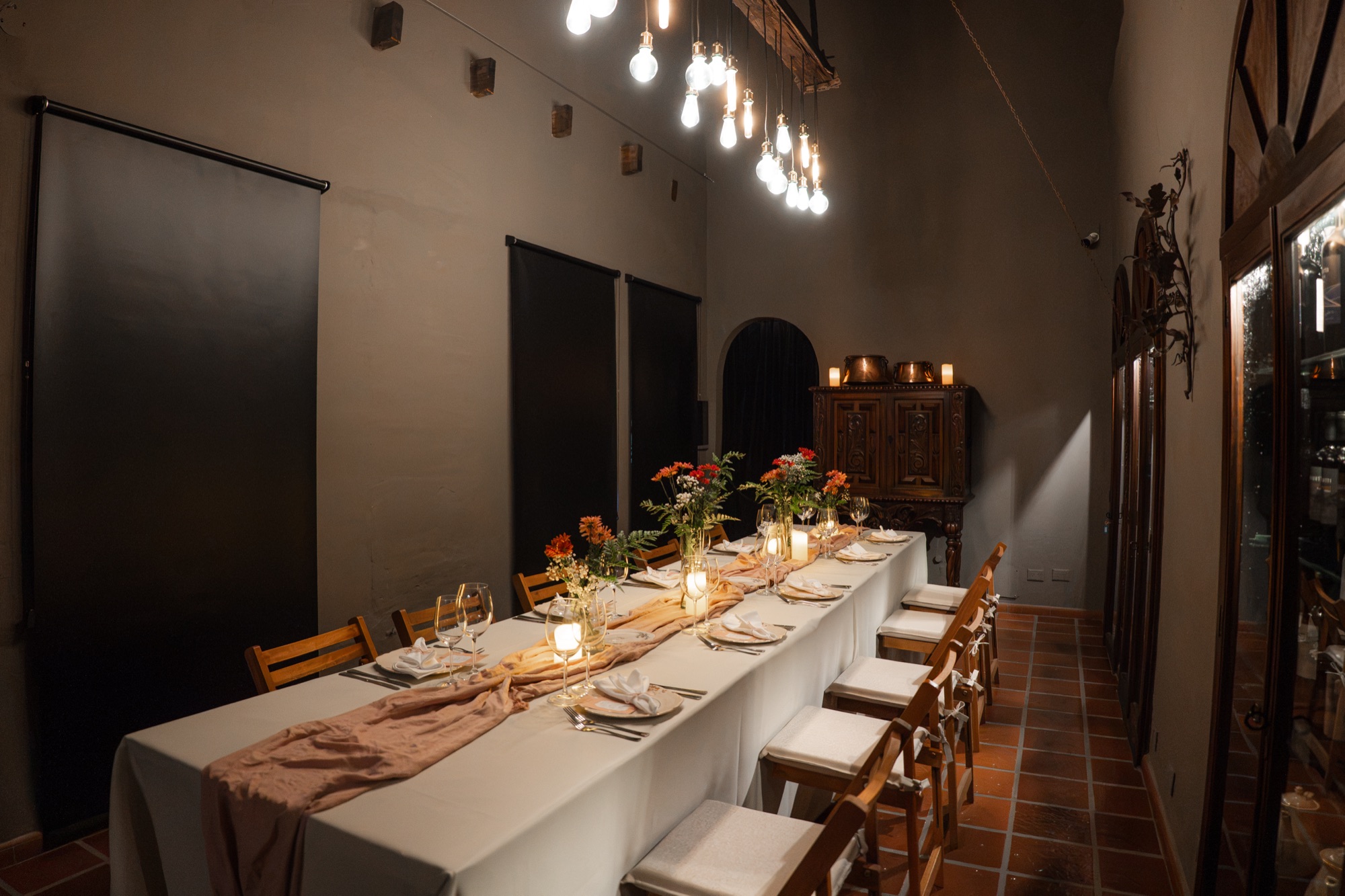 Salón Vitrinas — vista de la galería
